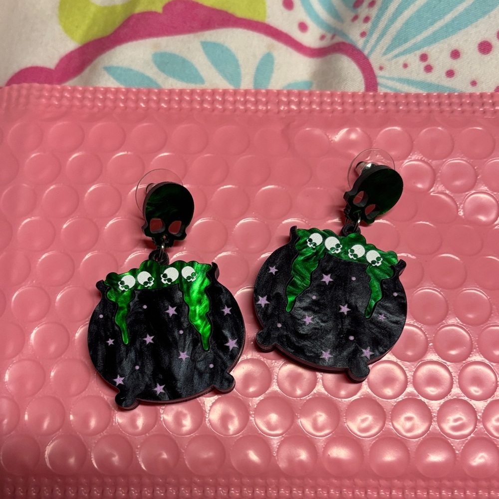 Black and Green Skull Earrings HALLOWEEN